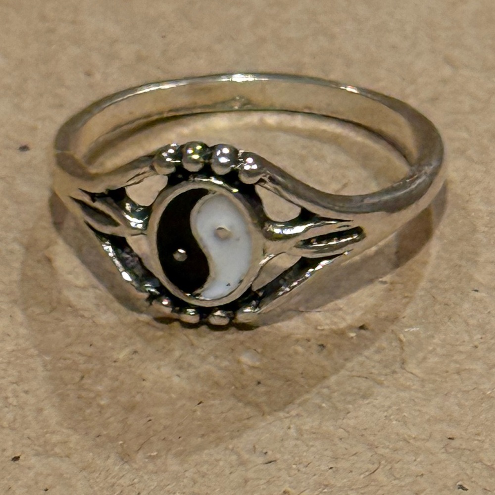 NEW Silvertone Yin Yang Ring Size 8